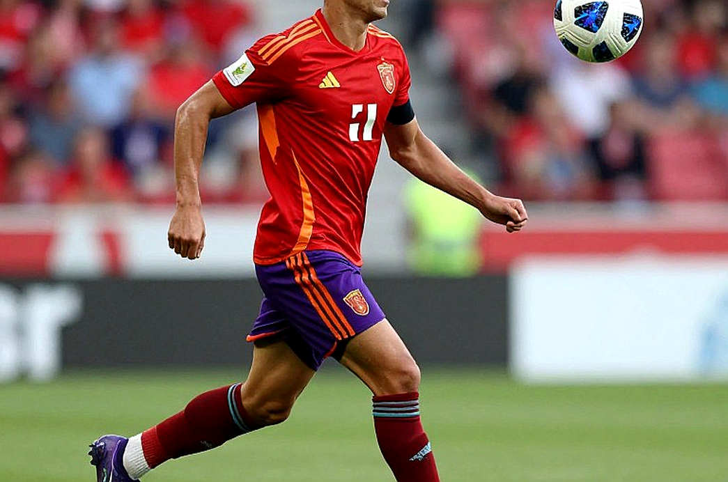 Aguirre đáp trả chua cay về chuyến thăm của người đại diện Erik Lira ở Paterna