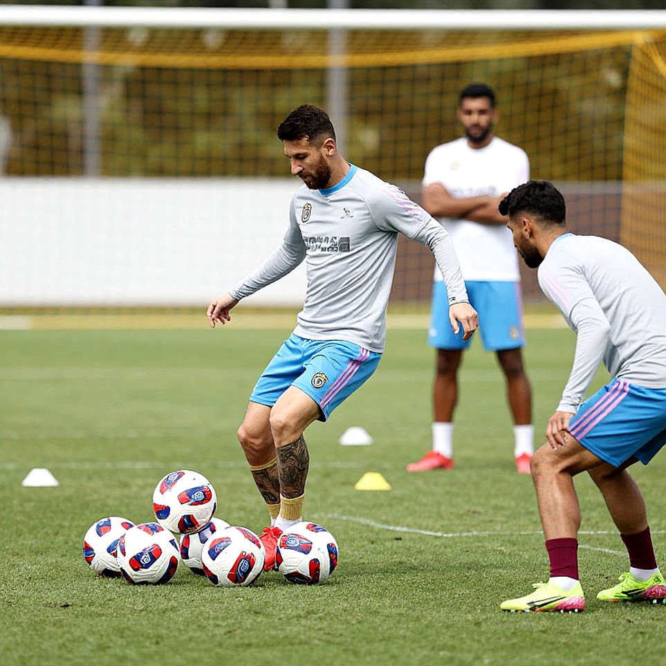 Khoảng trống dữ liệu phía sau những bản hợp đồng ở V.League