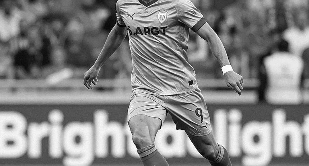 Javier Aguirre Moves the Bench at Mestalla: A Psychological Ritual in Valencia's Relegation Battle Javier Aguirre Moves the Bench at Mestalla: A Psychological Ritual in Valencia's Relegation Battle