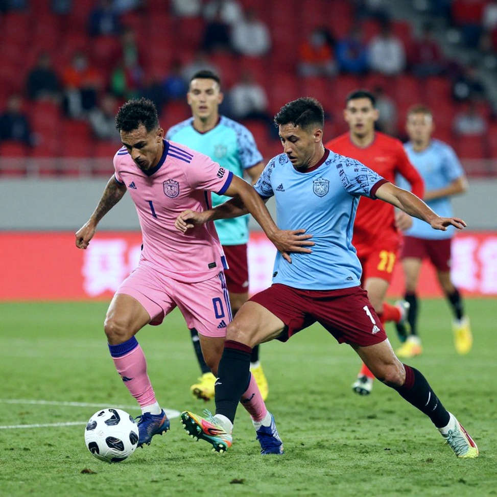 Ba trung vệ ở Ligue 1: Khi nỗi sợ khoác lên mình tấm áo chiến thuật