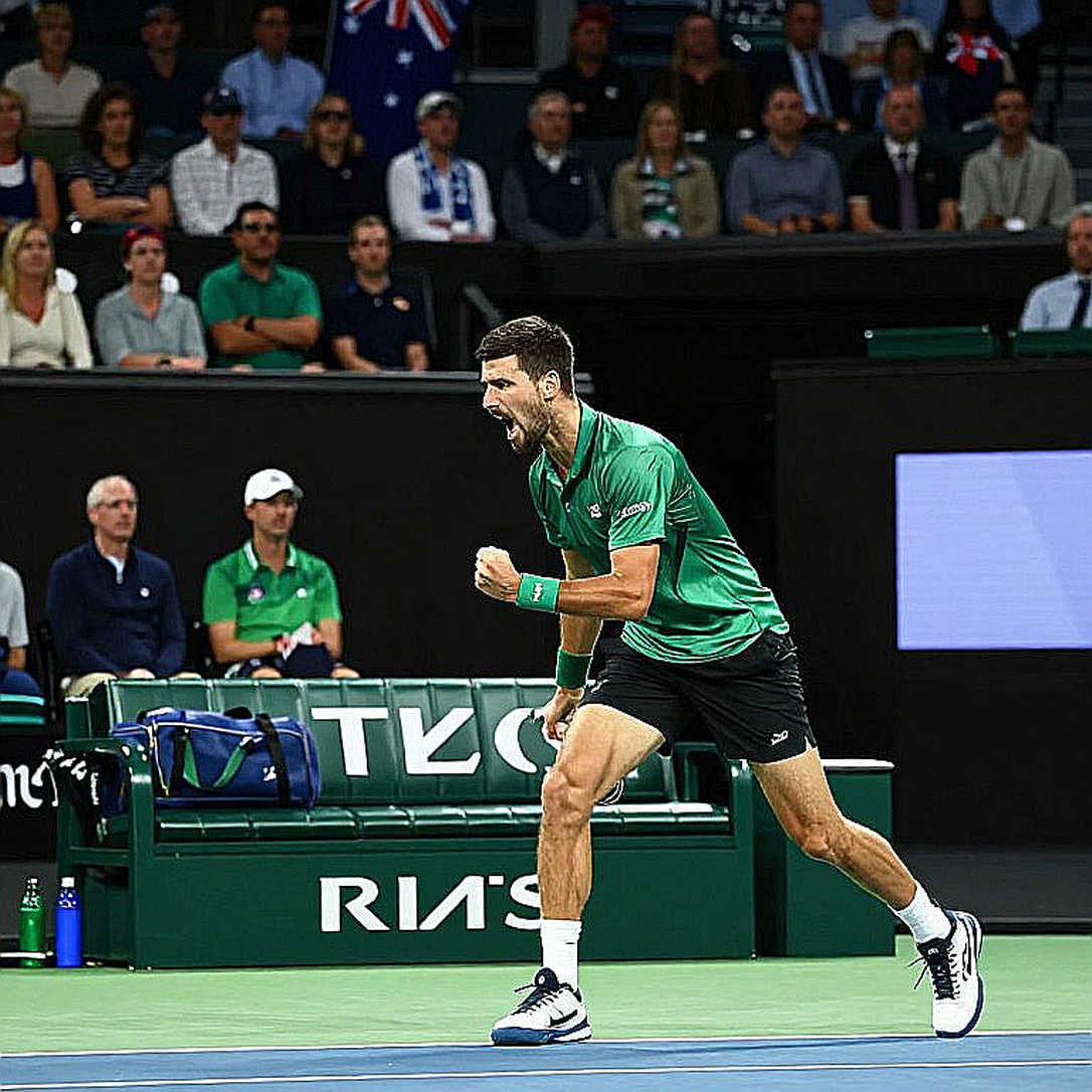 Người Giữ Nhịp Và Khoảng Lặng: Khi Làng Tennis Học Cách Nói 'Không Đủ Thông Tin'