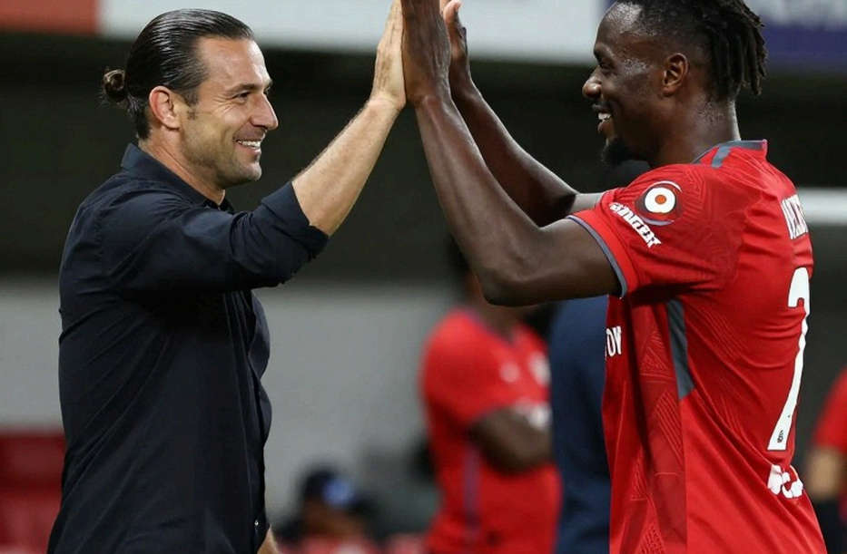 Jay Idzes bình phục: đoạn video của một phòng khám và bài toán thật của John Herdman