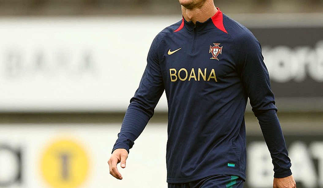 Phản ứng hài hước của Toni Kroos khi bị Jürgen Klopp bỏ qua trong danh sách liên lạc