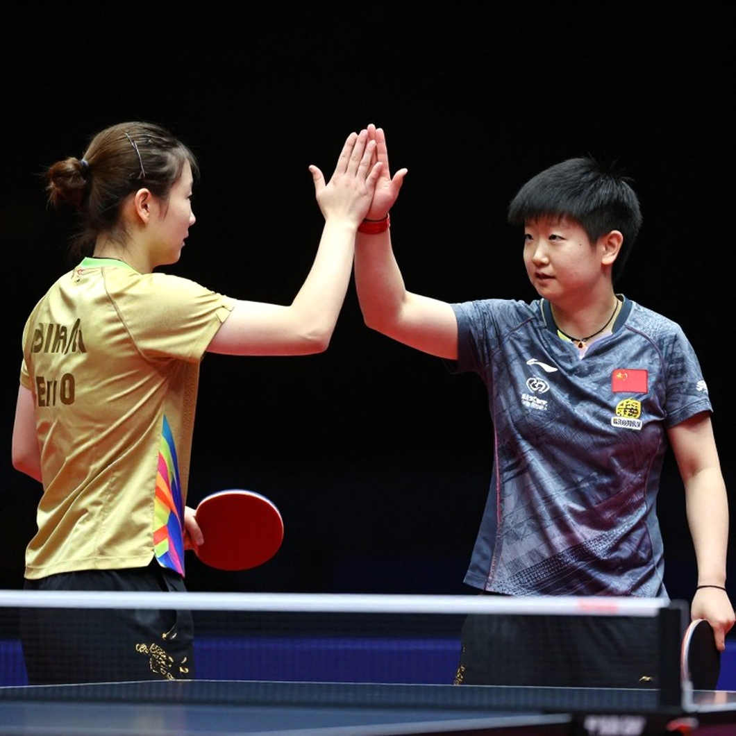 Bùi Hoàng Việt Anh trở lại tập nhẹ, Đỗ Hoàng Hên vắng mặt: hàng thủ Việt Nam và câu hỏi bóng bổng trước Malaysia