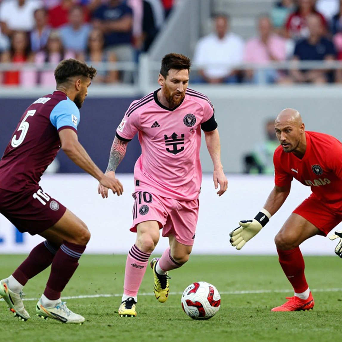 Năm bàn của Mitchell Baker và bài toán chưa có đáp án trước chung kết ASEAN Cup